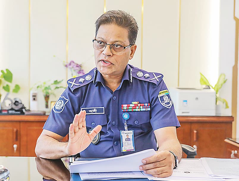 Image from source article: জন–আস্থা অর্জনই এখন পুলিশের সবচেয়ে বড় চ্যালেঞ্জ