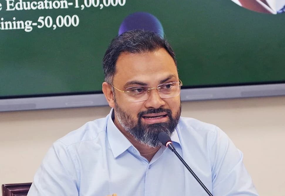 Image from source article: প্রশ্নপত্র ফাঁস ঠেকাতে সচিবালয়ে রাত কাটাচ্ছেন প্রতিমন্ত্রী